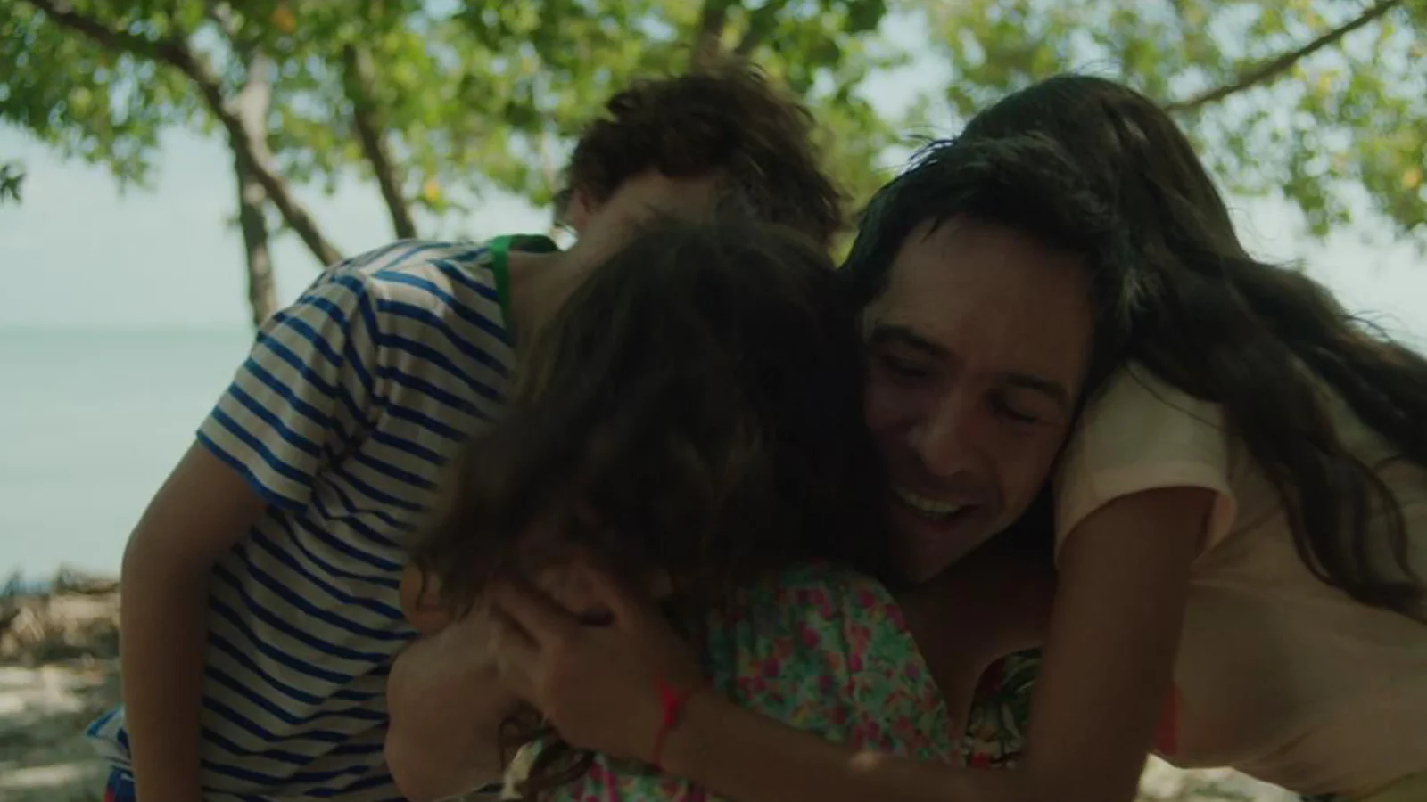 familia-a-la-deriva-still-02